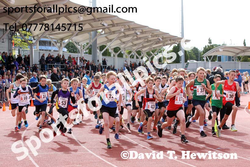 Boys under-13s 3 stage relay, Northern Senior 6 and 4 and Junior Stage Road Relays, SportsCity, Manchester. Photo:  David T. Hewitson/Sports for All Pics